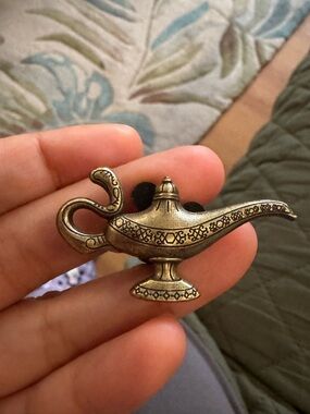 Antique-Style Brass Genie Lamp Pin- Gold Finish